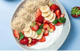 Benefícios da aveia é rica em antioxidantes chamados avenantramidas, não encontrados em outros grãos de cereais. Esses antioxidantes reduzem a inflamação e relaxam as artérias, melhorando a saúde do coração. A aveia é rica em várias vitaminas e minerais, incluindo estes: Manganês Molibdênio Fósforo Cobre Biotina Vitamina B1