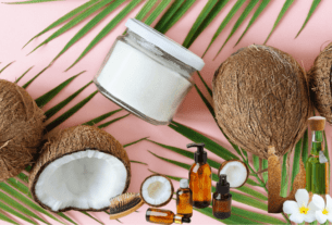 Benefícios à saúde do óleo de coco, são como perda de peso, pele e cabelo mais saudáveis ​​e aumento do metabolismo,, considere consumir uma certa quantidade de óleo de coco com base em seus objetivos alimentares, pois ele é rico em gorduras saturadas, ácido láurico, e o restante mirístico, palmítico, esteriático e ácidos gordos de cadeia curta.