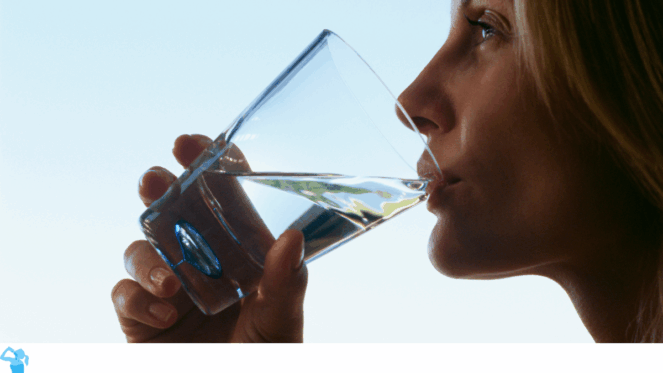 Os Poderosos Benefícios de Beber Água em Jejum Os benefícios de beber água logo pela manhã afetam diversas áreas da sua saúde