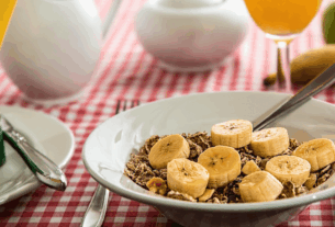 o café da manhã é uma oportunidade valiosa para nutrir o corpo e preparar-se para o dia. Portanto, escolher alimentos ricos em nutrientes, equilibrar os macronutrientes e evitar opções ultraprocessadas são passos fundamentais.