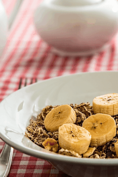 o café da manhã é uma oportunidade valiosa para nutrir o corpo e preparar-se para o dia. Portanto, escolher alimentos ricos em nutrientes, equilibrar os macronutrientes e evitar opções ultraprocessadas são passos fundamentais.