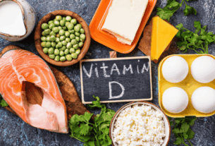 Antes de tudo, é necessário entender o papel desta substância. A vitamina D desempenha funções vitais que vão muito além da saúde óssea. Ela atua na regulação da absorção de cálcio e fósforo, essencial para manter a densidade dos ossos e dentes. Além disso, ela desempenha um papel crítico na modulação do sistema imunitário, na regulação da expressão genética e na função cognitiva.