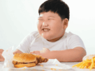 Obesidade infantil não é uma condição com a qual devemos conviver ou esperar que a criança "perca ao crescer". Ela é um sinal de alerta urgente. O nosso corpo, durante a infância, está na sua fase de maior plasticidade e capacidade de desenvolvimento. Portanto, qualquer intervenção realizada agora — no sentido de melhorar a nutrição, aumentar o aporte de nutrientes vitais e incentivar o movimento — terá um efeito exponencialmente mais positivo do que qualquer tratamento realizado na idade adulta.