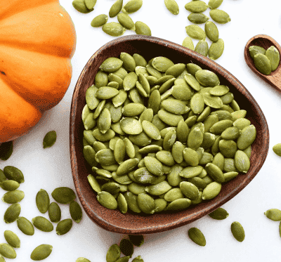 Um Investimento Simples em Você, as sementes de abóbora representam a intersecção perfeita entre custo-benefício e valor nutricional. Em um mundo onde buscamos soluções complexas e tecnológicas, às vezes a resposta está em olhar para trás e valorizar alimentos que nossos ancestrais já consumiam com sabedoria.