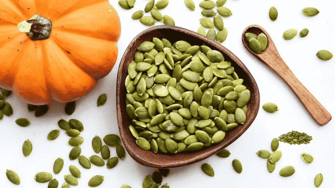 Um Investimento Simples em Você, as sementes de abóbora representam a intersecção perfeita entre custo-benefício e valor nutricional. Em um mundo onde buscamos soluções complexas e tecnológicas, às vezes a resposta está em olhar para trás e valorizar alimentos que nossos ancestrais já consumiam com sabedoria.